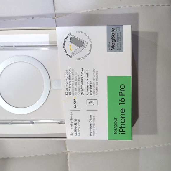 Otter box  iPhone 16 pro  phone case - Picture 3 of 3